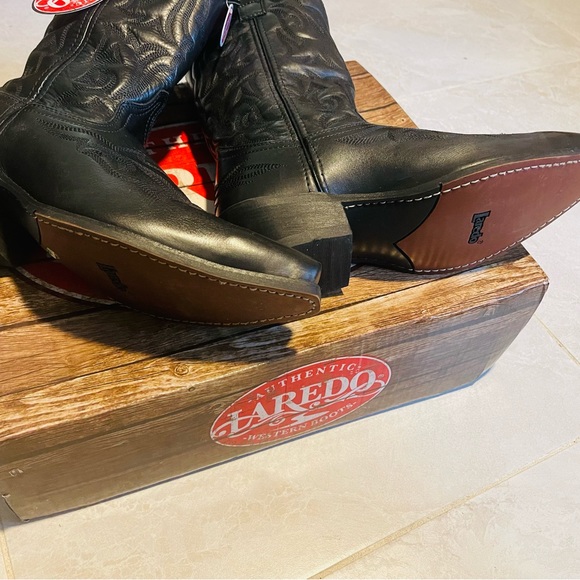 Authentic Laredo - Picture 4 of 16